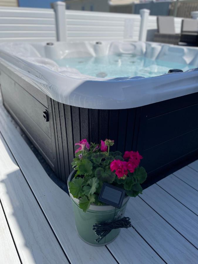 Hoburne Devon Bay - Hot Tub 2 Bed Paignton Hotel Exterior photo