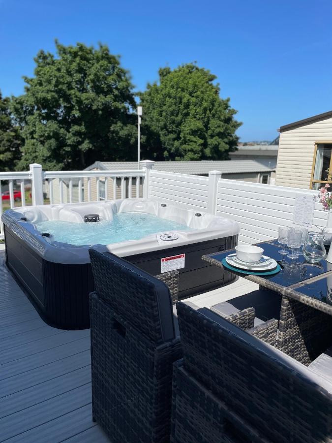 Hoburne Devon Bay - Hot Tub 2 Bed Paignton Hotel Exterior photo