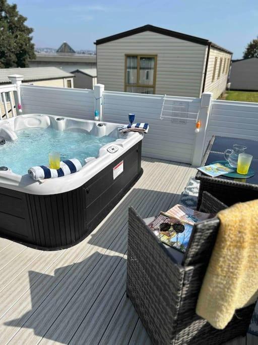 Hoburne Devon Bay - Hot Tub 2 Bed Paignton Hotel Exterior photo